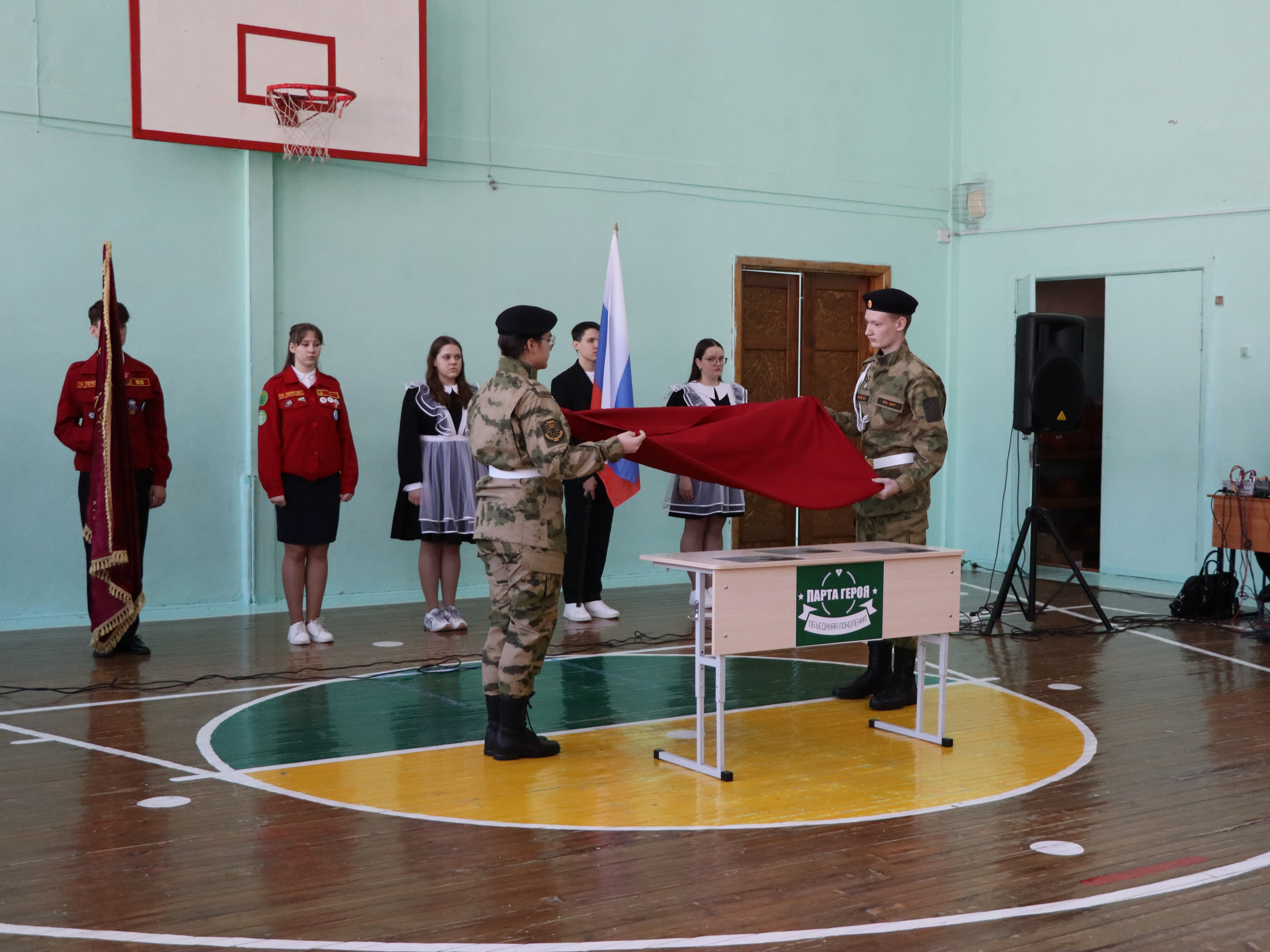 ГЕРОИ НЕ УМИРАЮТ, герои в нашей памяти живут.