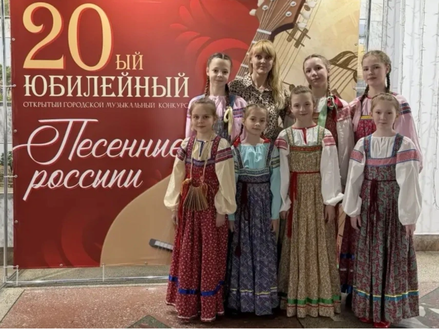 «ПЕСЕННЫЕ РОССЫПИ»: ЕДИНСТВО ПОКОЛЕНИЙ И ПОБЕДНЫЙ БЛЕСК «ЯРМАРКИ».