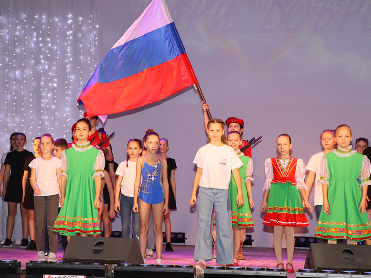 С ВЕЛИКОЙ ЛЮБОВЬЮ они делают даже самое маленькое дело.